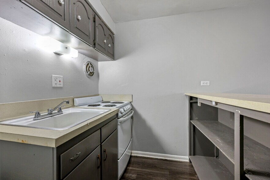 More Photos Of 5944 S Datura St, Littleton Apartments For Sale