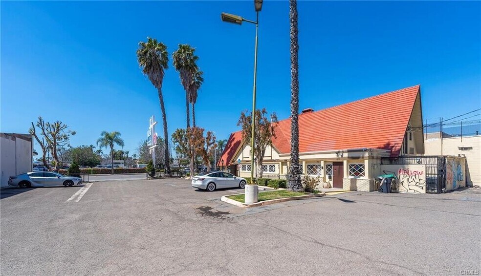 More Photos Of 1317-1319 N Main St, Santa Ana Storefront Retail Office For Sale