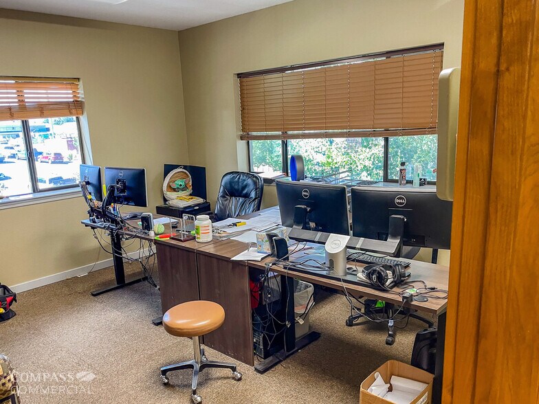 More Photos Of 90 SE Bridgeford Blvd, Bend Warehouse For Sale