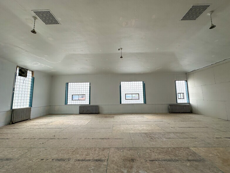 More Photos Of 15 E Iowa Ave, Denver Storefront For Lease