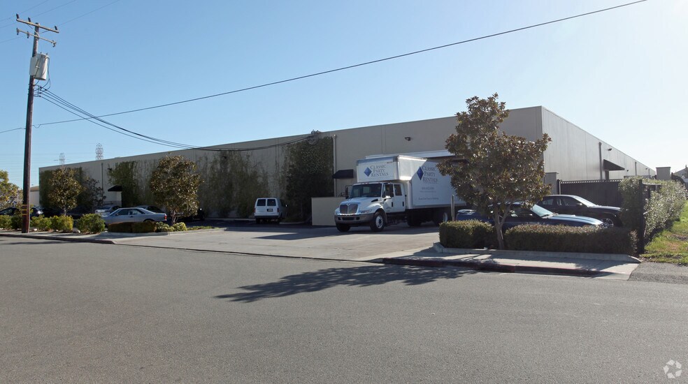 More Photos Of 1755 Rollins Rd, Burlingame Warehouse For Lease