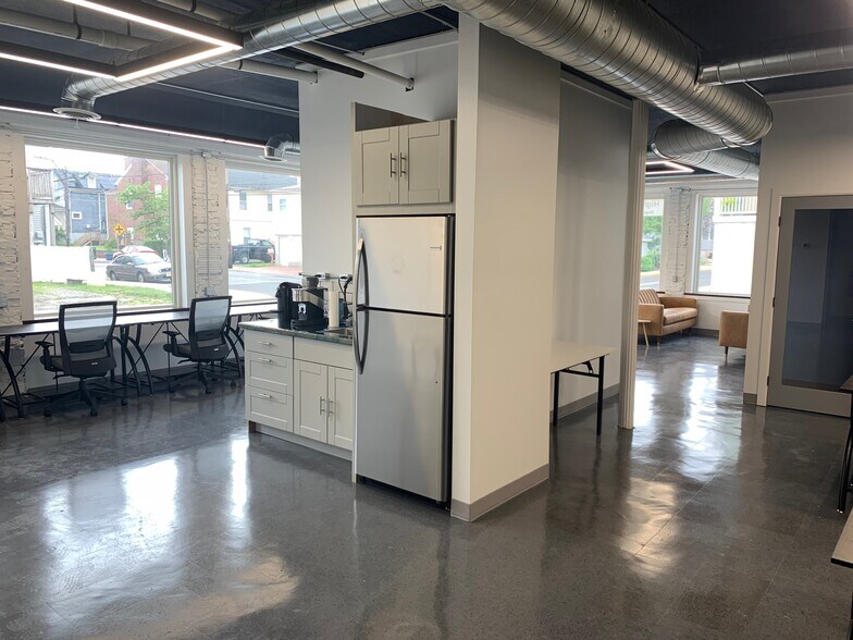 More Photos Of 196 Bay Ave, Highlands General Retail For Sale