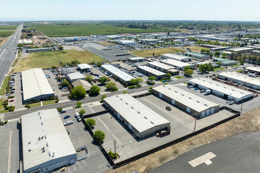 More Photos Of 4847 Stratos Way, Modesto Warehouse For Lease