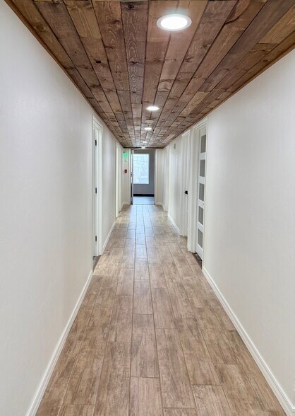 More Photos Of 2912 Lakeside Dr, Oklahoma City Office For Lease