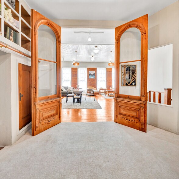 More Photos Of 106 W Main St, Pilot Point Storefront For Sale