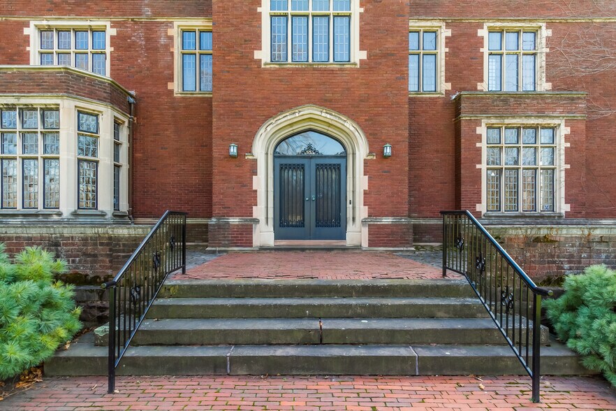 More Photos Of 935 East Ave, Rochester Office For Sale