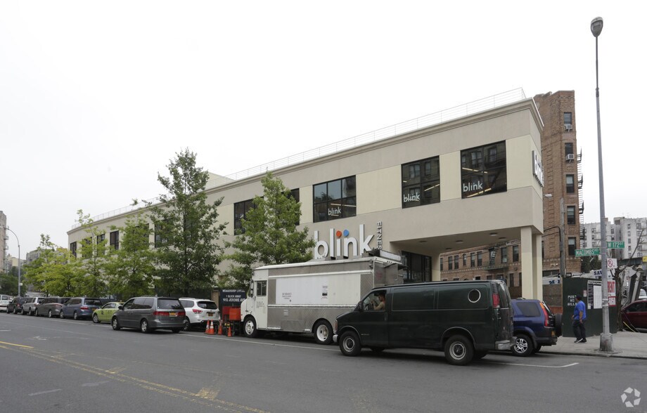 More Photos Of 1490 Macombs Rd, Bronx General Retail For Lease