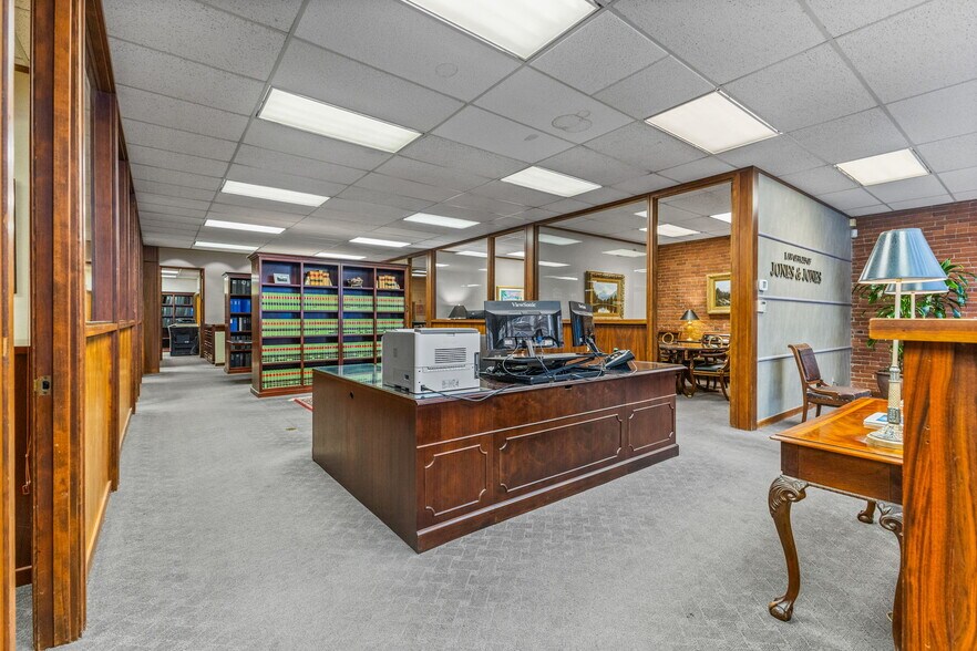 More Photos Of 387 Court St NE, Salem Office For Sale