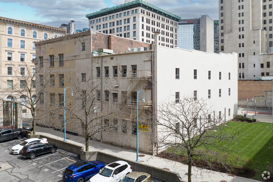 More Photos Of 241 N Superior St, Toledo Office Residential For Lease