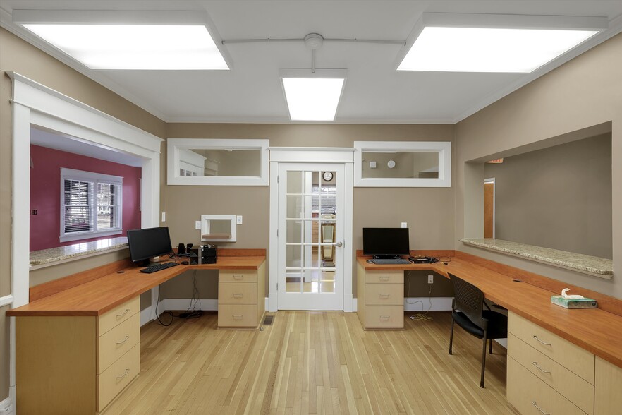 Primary Photo Of 3208 College Dr, Louisville Office Residential For Lease