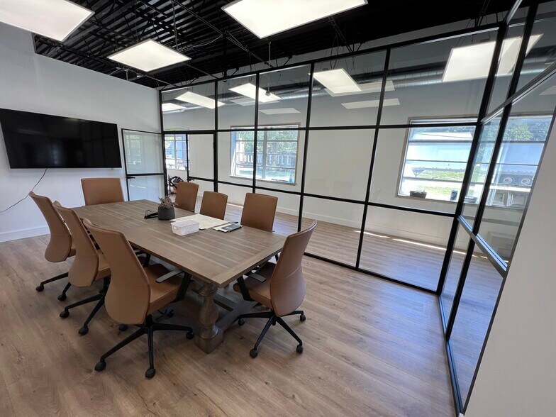 More Photos Of 604 South St, Holbrook Manufacturing For Sale