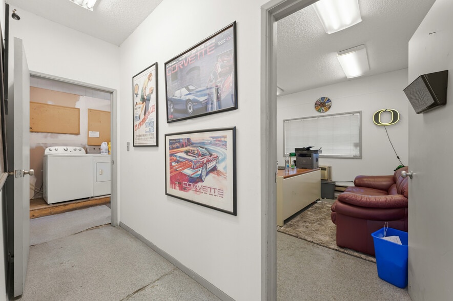 More Photos Of 3521 Franklin Blvd, Eugene Auto Dealership For Sale