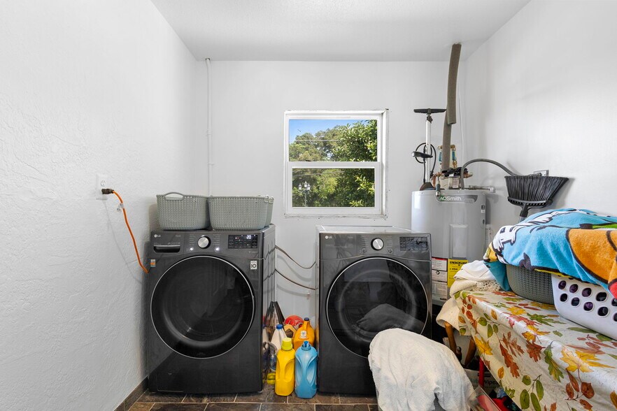 More Photos Of 4630 US Highway 17, De Leon Springs Restaurant For Sale