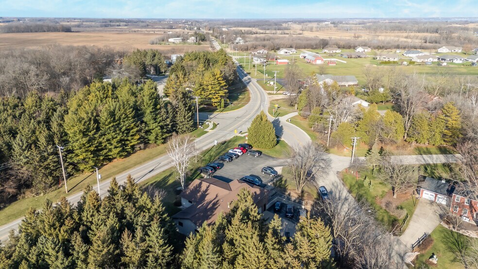 More Photos Of 645 Hawthorne Dr, Omro Veterinarian Kennel For Sale