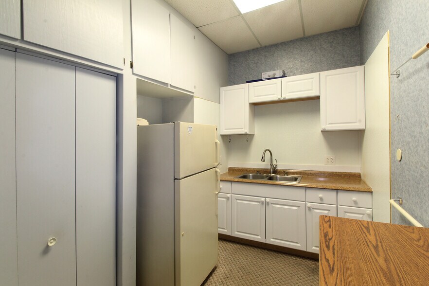 More Photos Of 5911-5921 Rutledge Pike, Knoxville Medical For Sale