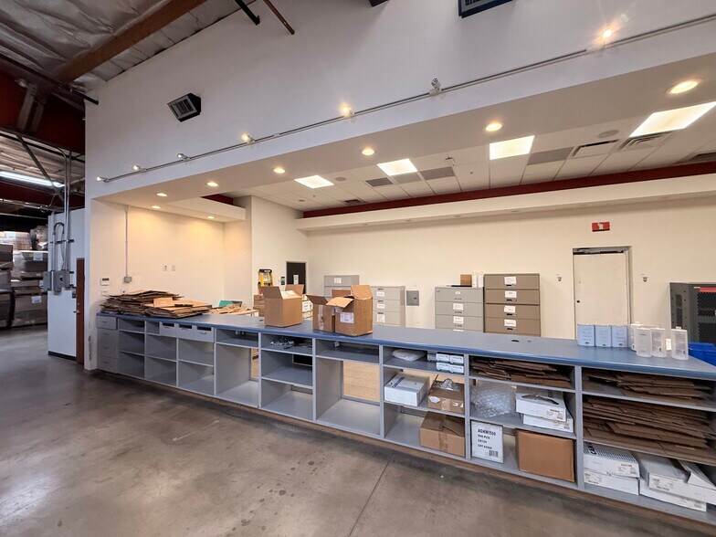 More Photos Of 8100 Deering Ave, Canoga Park Distribution For Lease