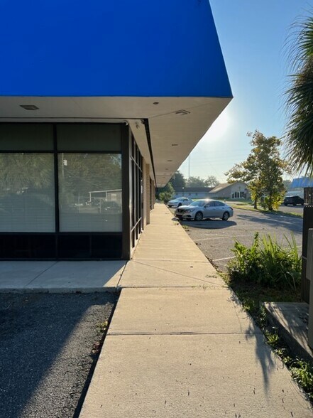 More Photos Of 580 Ellis Rd S, Jacksonville Office For Sale