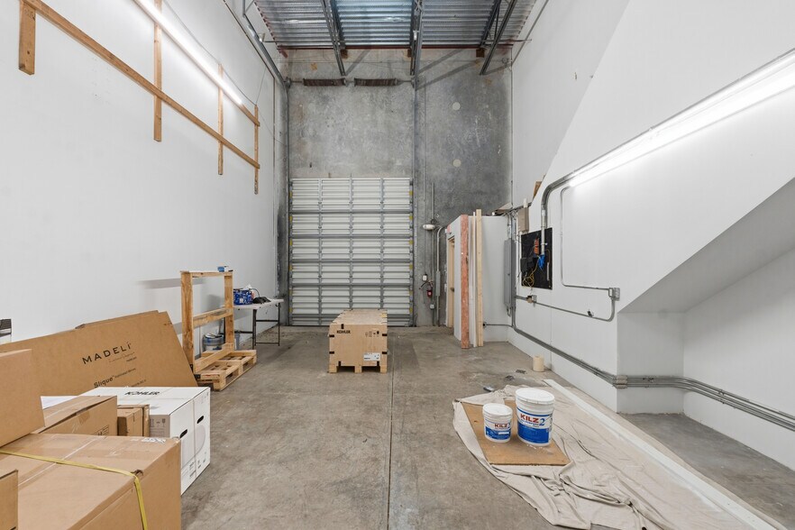 More Photos Of 1039-1039 NW 31st Ave, Pompano Beach Manufacturing For Lease