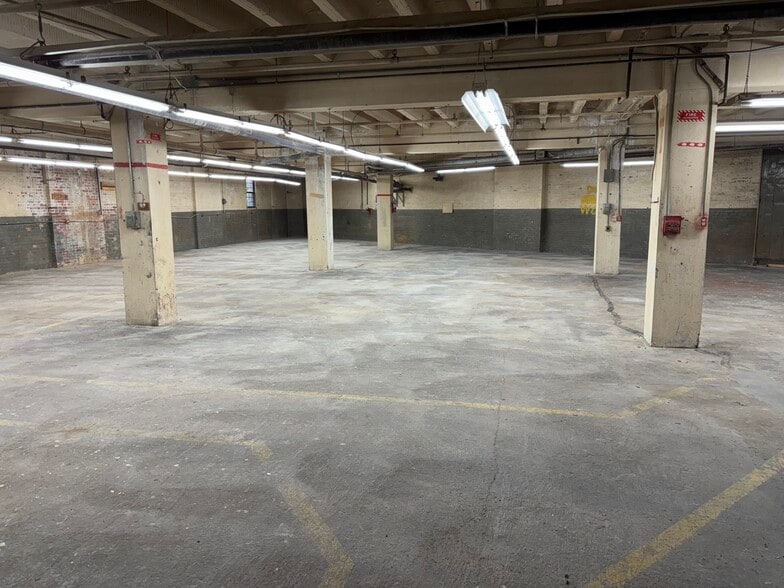 More Photos Of 918 Rickenbach St, Pittsburgh Distribution For Lease
