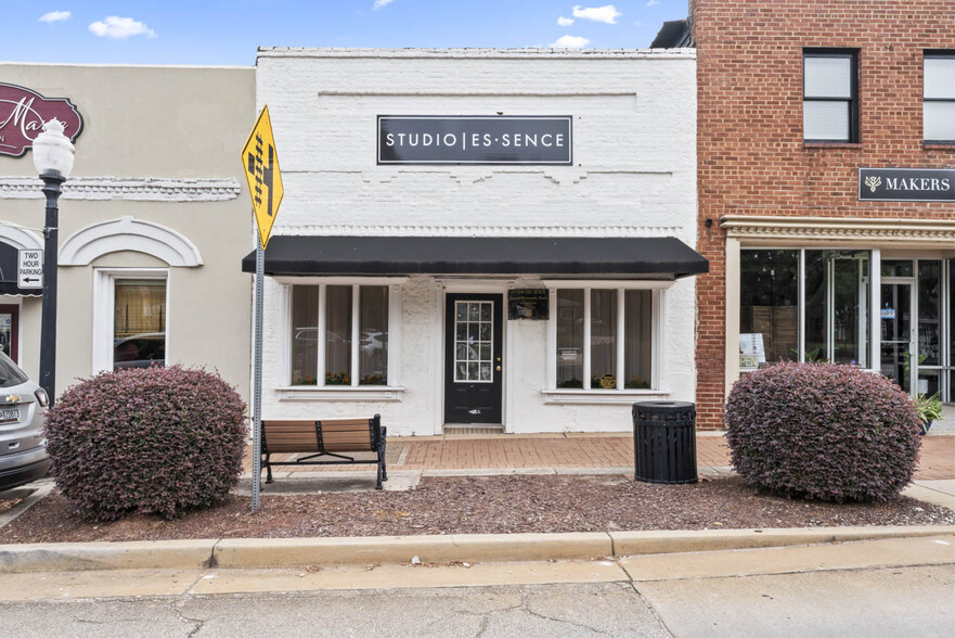 Primary Photo Of 4 E Main St, Hampton Office For Lease