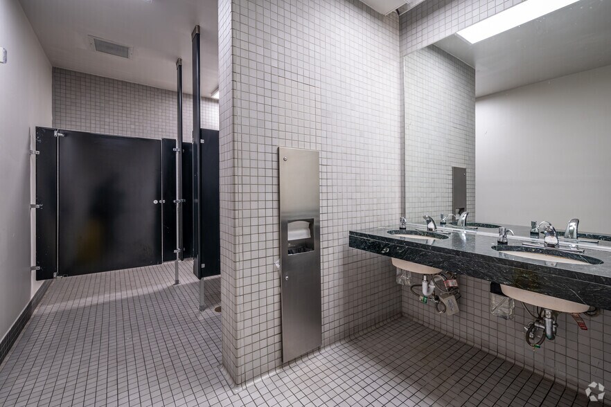 More Photos Of 4600 Highway 6 N, Houston Office For Lease