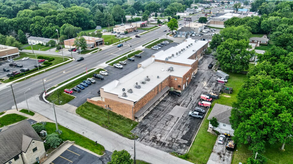 More Photos Of 8101-8129 N Oak Tfwy, Kansas City Unknown For Lease