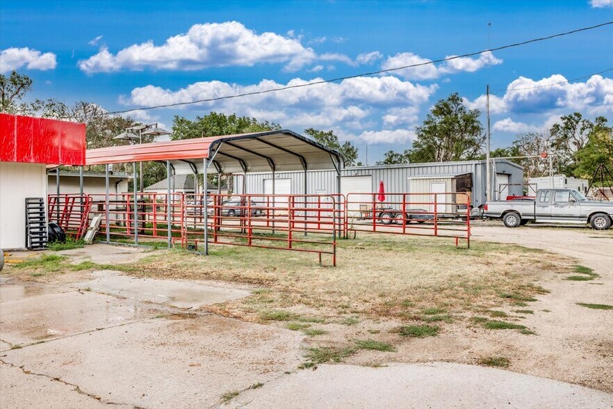 More Photos Of 2021 E 4, Hutchinson Service Station For Sale