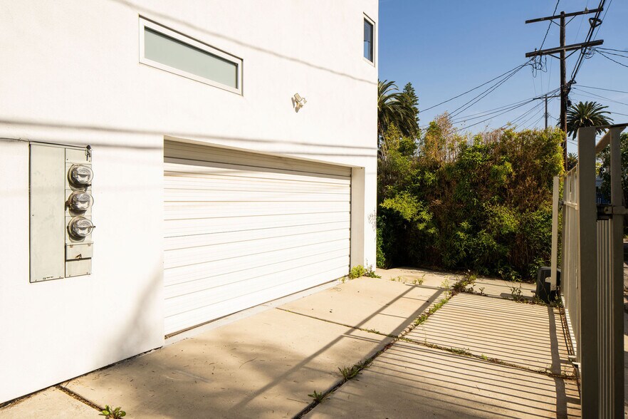 More Photos Of 608 Westminster Ave, Venice Apartments For Sale