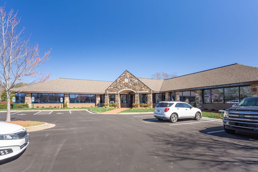 More Photos Of 4196 Mendenhall Oaks Pky, High Point Medical For Lease