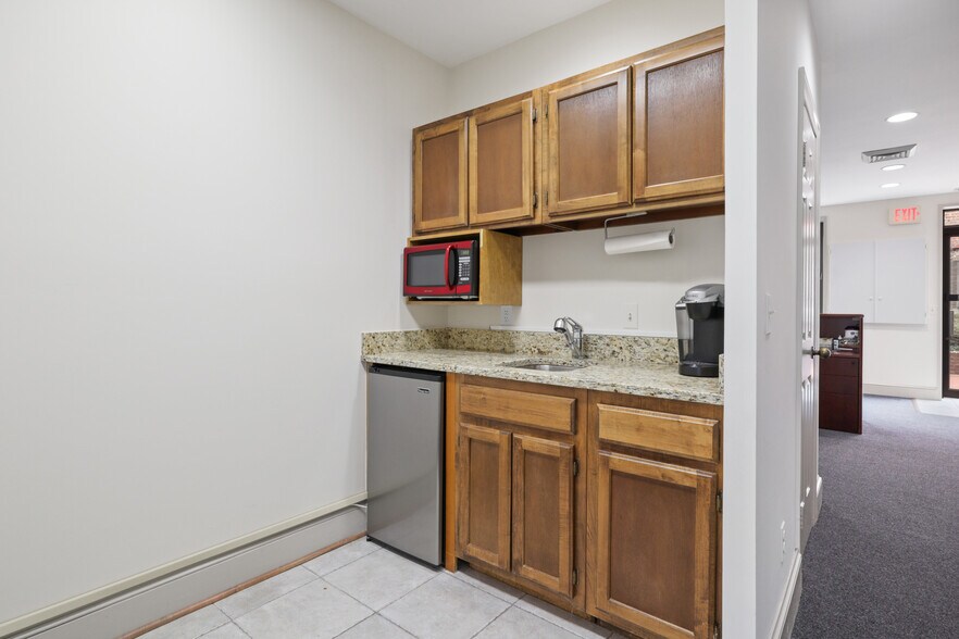 More Photos Of 115 Oronoco St, Alexandria Office For Lease