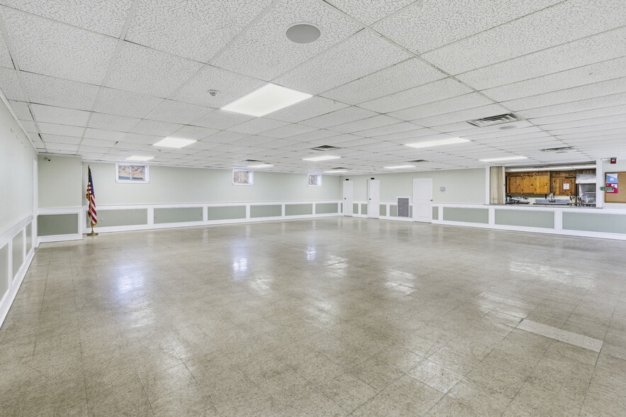 More Photos Of 81 Sprague St, Portsmouth Specialty For Sale