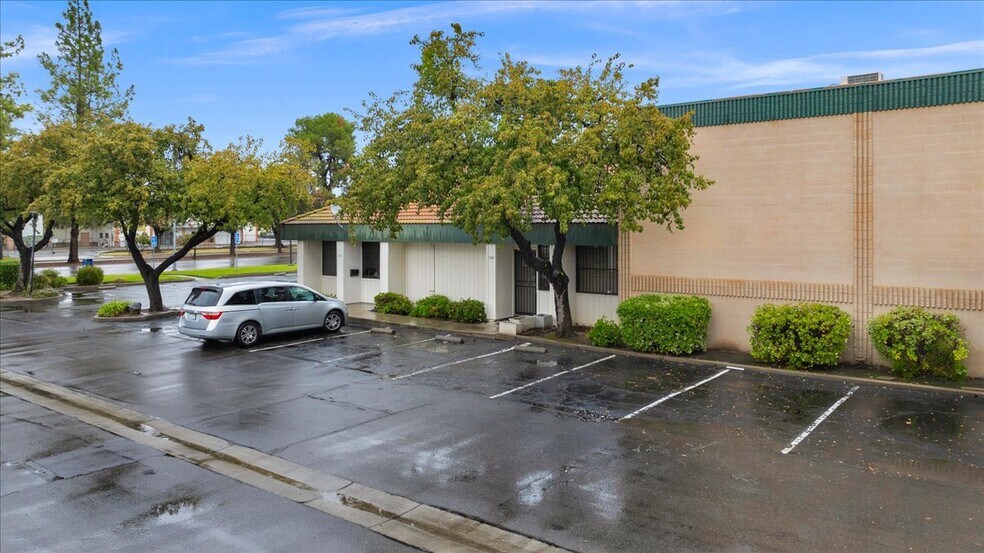 More Photos Of 5750 E Shields #102 ave, Fresno Industrial For Sale