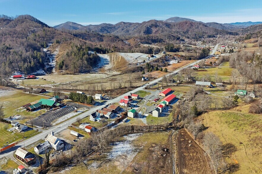 More Photos Of 8703 Highway 19 E, Roan Mountain Apartments For Sale