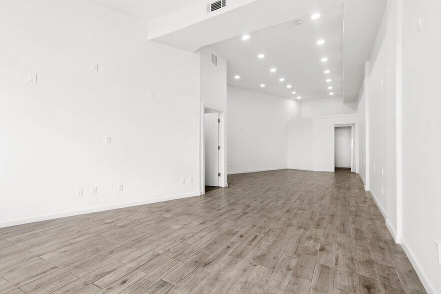 More Photos Of 727 Washington Ave, Brooklyn Storefront For Lease