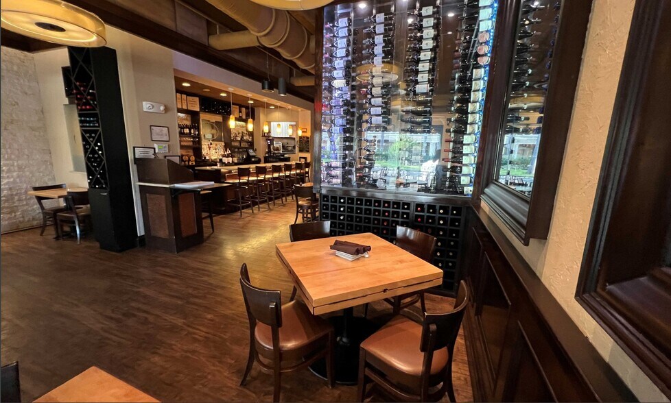 More Photos Of 311 W Venice Ave, Venice Restaurant For Sale