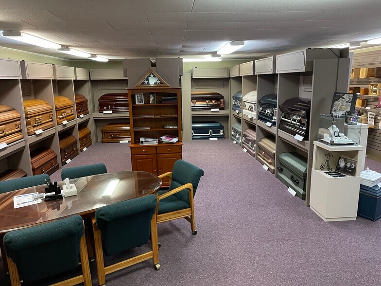 More Photos Of 480 W 7th Ave, Junction City Storefront Retail Office For Sale