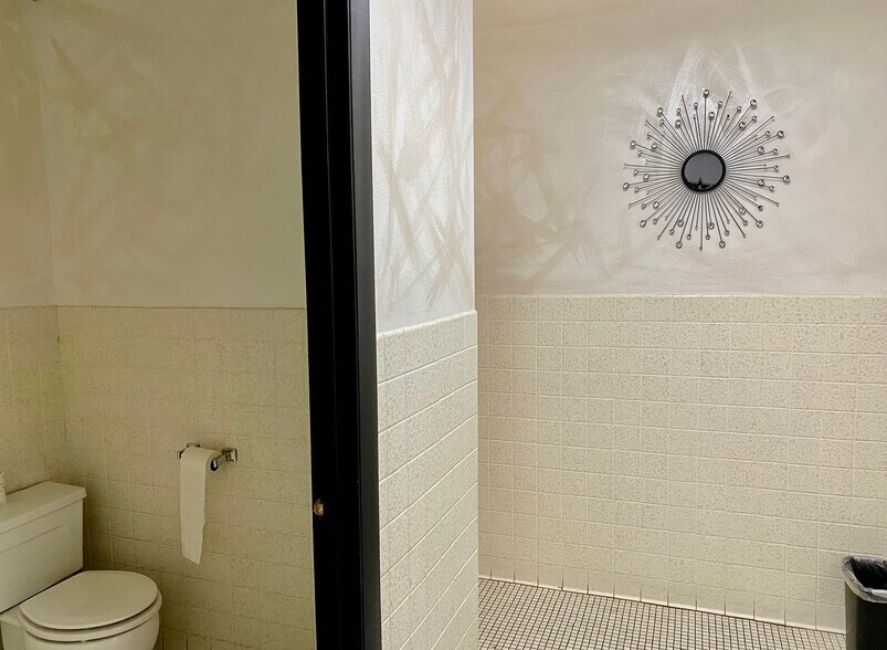 More Photos Of 252 W Main St, Delta General Retail For Sale