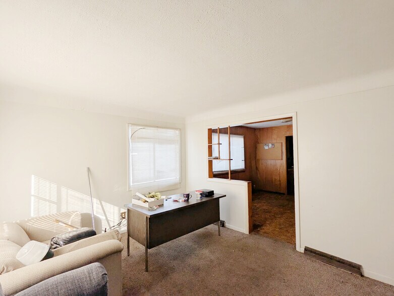 More Photos Of 8372 N Saginaw Rd, Mount Morris Restaurant For Sale