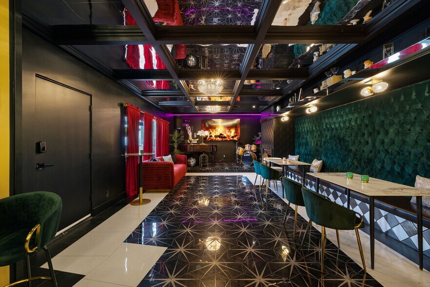 More Photos Of 120 W Vereda Sur, Palm Springs Hotel For Sale