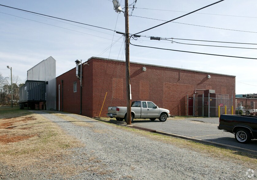 More Photos Of 315 Cassell St, Winston-Salem Distribution For Lease
