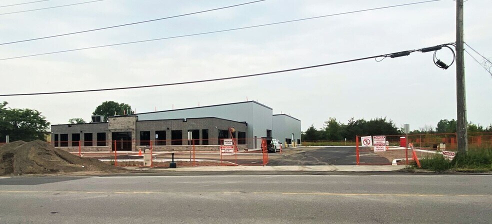 More Photos Of 296 University ave, Belleville Industrial For Lease