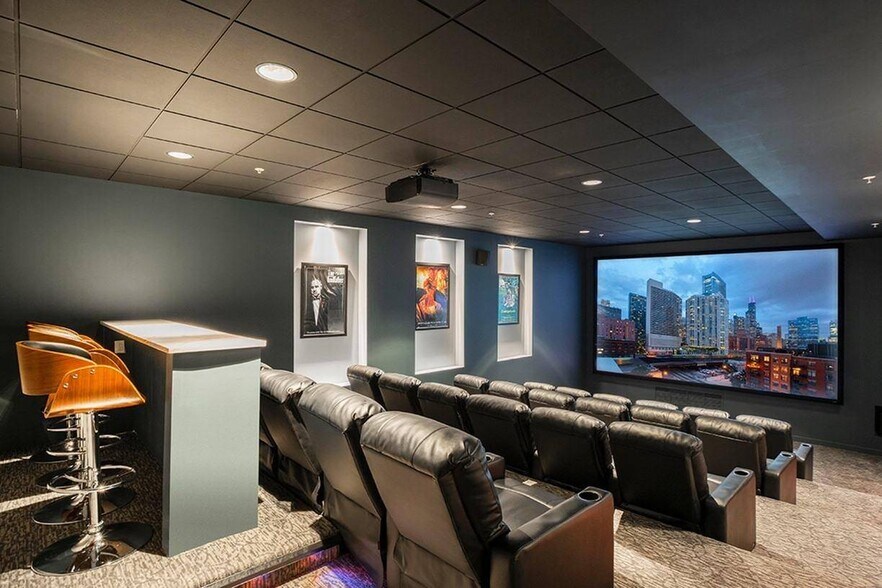 More Photos Of 555 W Kinzie St, Chicago Multifamily For Sale