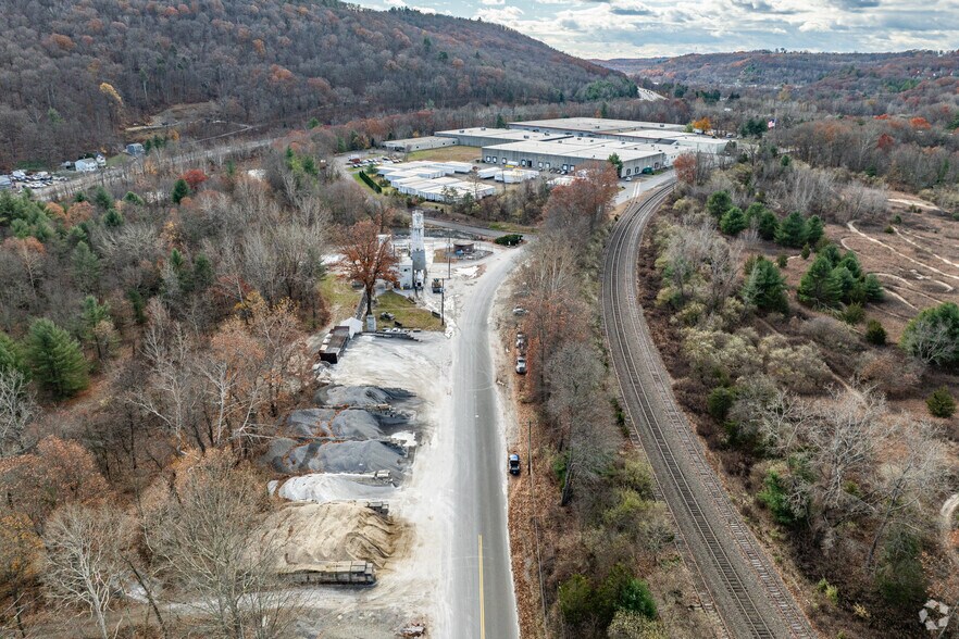 More Photos Of 125 Railroad Ave, Beacon Falls Warehouse For Lease