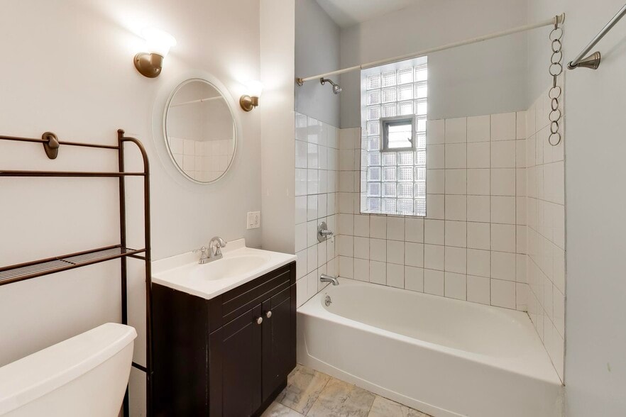 More Photos Of 2114 W Roscoe St, Chicago Storefront Retail Residential For Sale