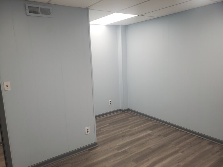 More Photos Of 6117 N College Ave, Indianapolis Medical For Lease