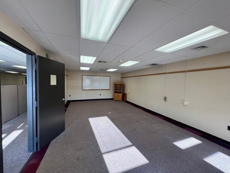 More Photos Of 160 Unionville Rd, Butler Light Distribution For Sale