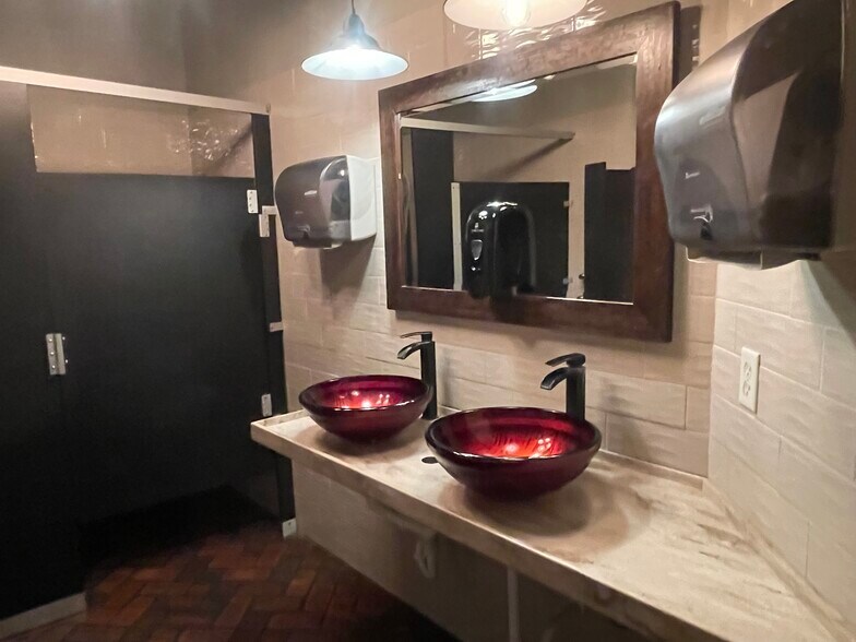 More Photos Of 1001 30th Ave S, Moorhead Restaurant For Sale