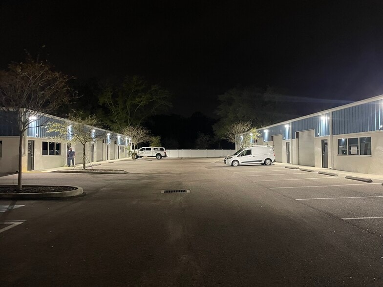 More Photos Of 14212 N Florida Ave, Tampa Light Distribution For Sale