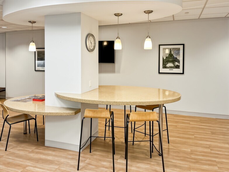 More Photos Of 140 E Ridgewood Ave, Paramus Coworking Space