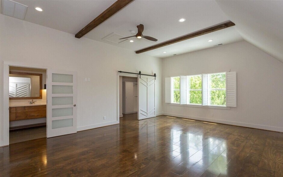 More Photos Of 911 Creekside Ct, Helena Storefront Retail Office For Sale